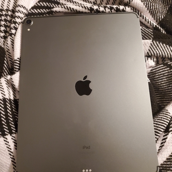 IPad Pro 12.9 Inch - Picture 11 of 12